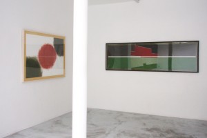 « Drawing for an unknow Wall #7 », 1999, pastel sur papier, 108 x 150 cm et « Wall Lines #17 », 2007, pastel et graphite sur papier, 75 x 245 cm