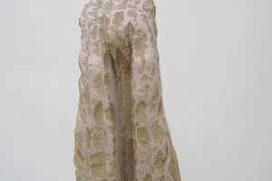 « La peine », 1985, pierre de Soignies, 114 x 56 x 47 cm