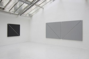 « diagonal painting in 2 parts », 2012, acrylique sur toile, 135 x 142 cm – « diagonal painting in 4 parts »