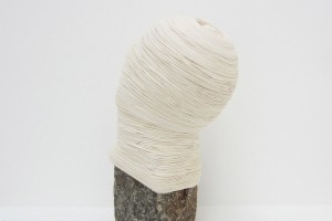 « Pavé fils collés », 2012, 45 x 29 x 23 cm