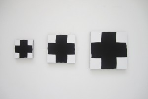 « 3 croix noires », 2011, acrylique sur tissu, 20x20, 30x30, 40x40 cm
