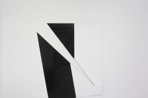 « Broken Ornament #2 », 2013, laque sur aluminium, 184 x 150 x 9 cm