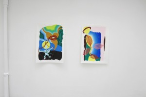 « Equilibre noisette », 2012 gouache sur papier, 105 x 75 cm – « Forme silhouette, arc-en-ciel, et feuilles (Roi Soleil) », 2012 gouache sur papier, 105 x 75 cm