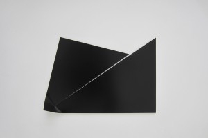« Broken Ornement #4 », 2013, laque sur aluminium, 83 x 123 x 9 cm