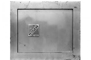 PHILIPPE GRONON : Coffre-fort n°2 – 1991 – Photographie argentique noir et blanc contrecollée sur aluminium – 50 x 60 cm