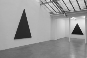 Triangle Painting, 2015 – acrylique sur toile, 254 x 180 cm / Triangle Painting, 2015 – acrylique sur toile, 180 x 180 cm