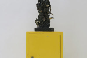 Amadou, 1987, technique mixte et meuble, 184 x 84 x 71 cm